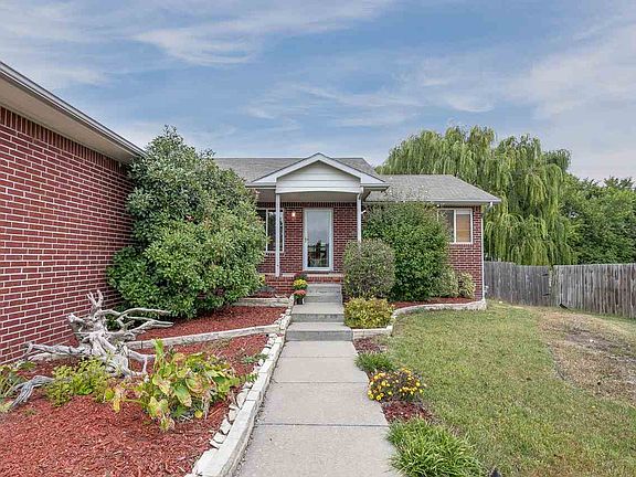 3rd image of 1116 W Elderberry Ct