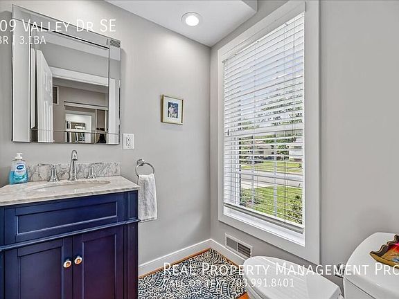 5th image of 609 Valley Dr SE