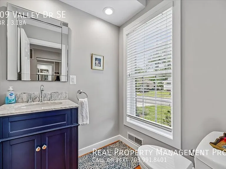 609 Valley Dr SE — Photo 16