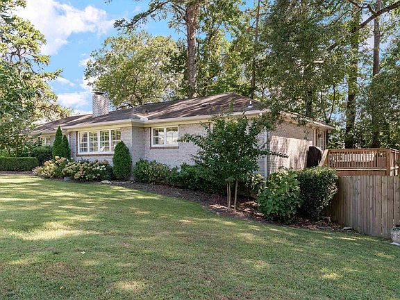 3rd image of 2025 Hickory Rd