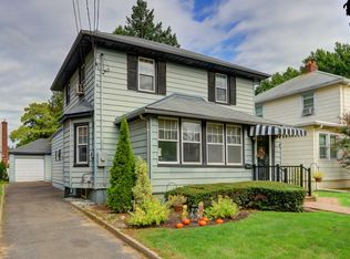 131 Crocus Ave, Floral Park, NY 11001
