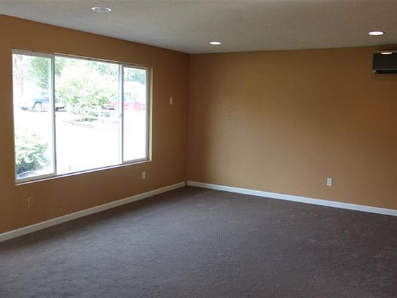 2nd image of 582 S 41st Ave