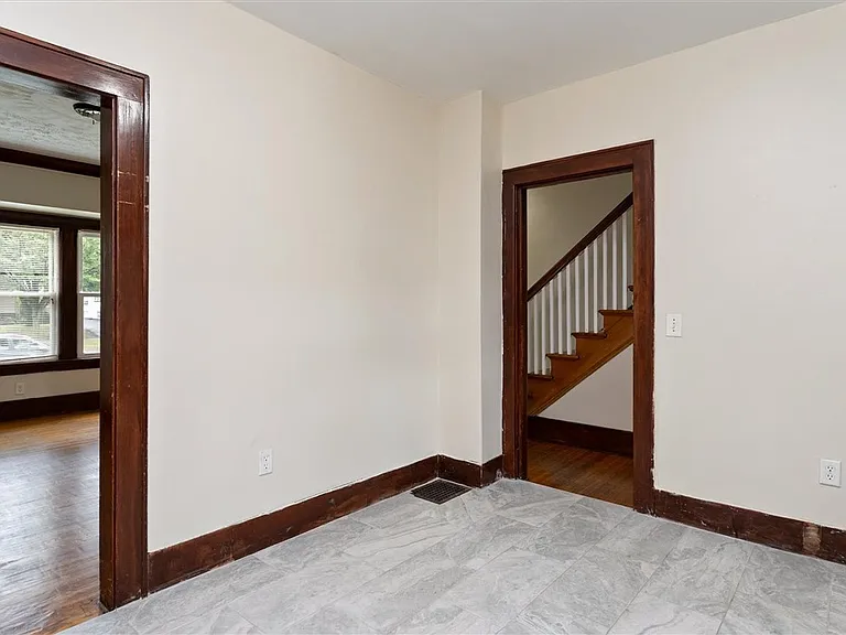 19 Genesee Park Blvd — Photo 24