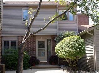 924 Grenoble Dr UNIT E, Lansing, MI 48917