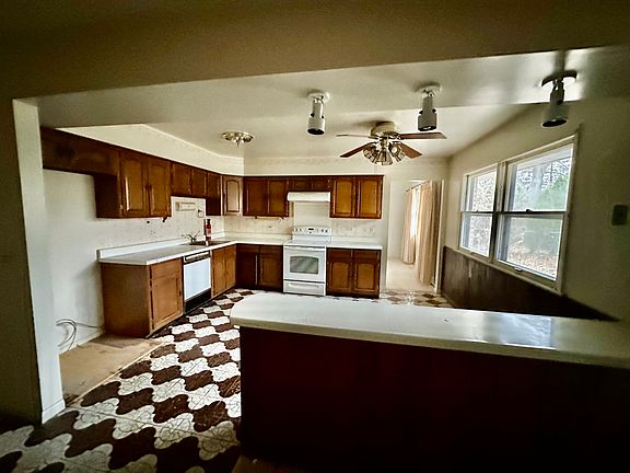 4th image of 2522 N Dryden Pl