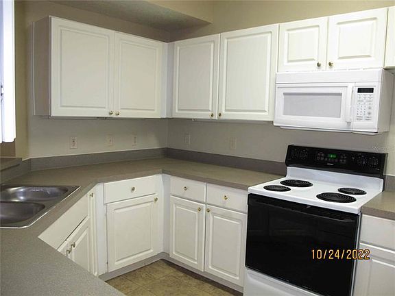3rd image of 5500 Metrowest Blvd Unit 212