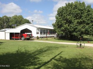 203 W Juniper St, Bladenboro, NC 28320