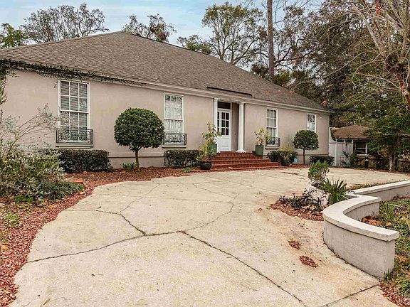 5th image of 3511 Menendez Dr