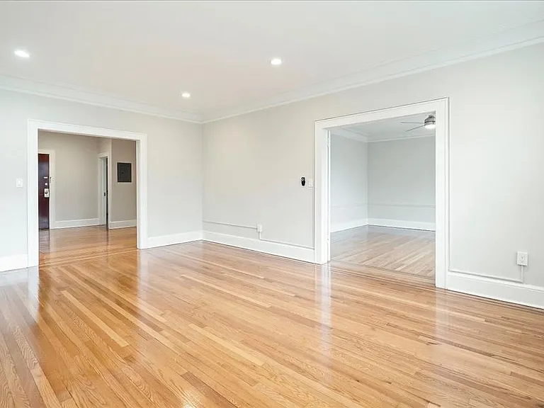 Worthington House Apartments — Photo 34