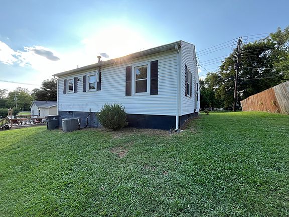 4th image of 324 Maryville Pike