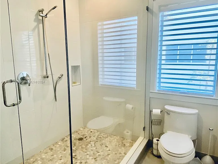 513 Palm Dr — Photo 24