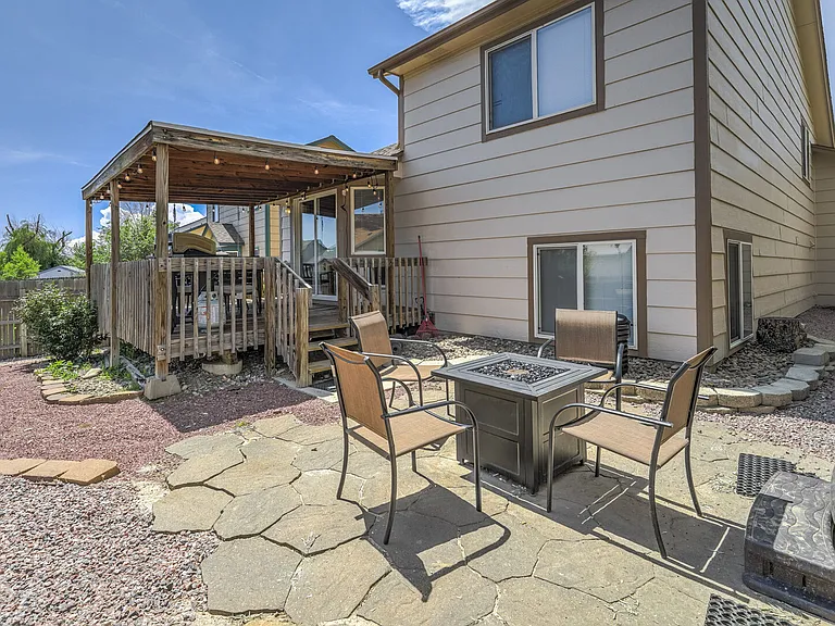 Hawkesbury Dr — Photo 22