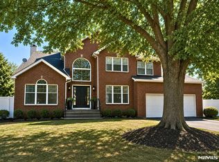 68 Carol Pl, Wayne, NJ 07470