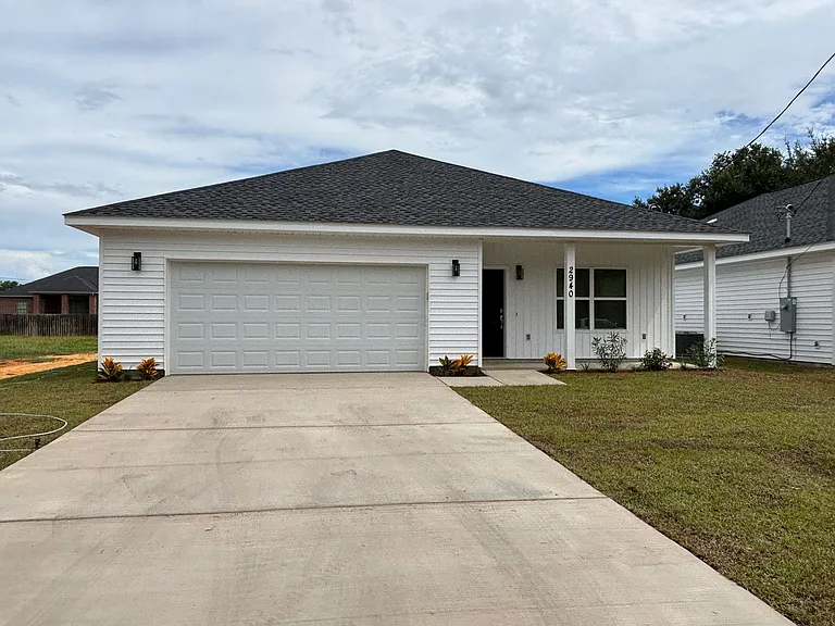 2940 Hall Ave — Photo 1