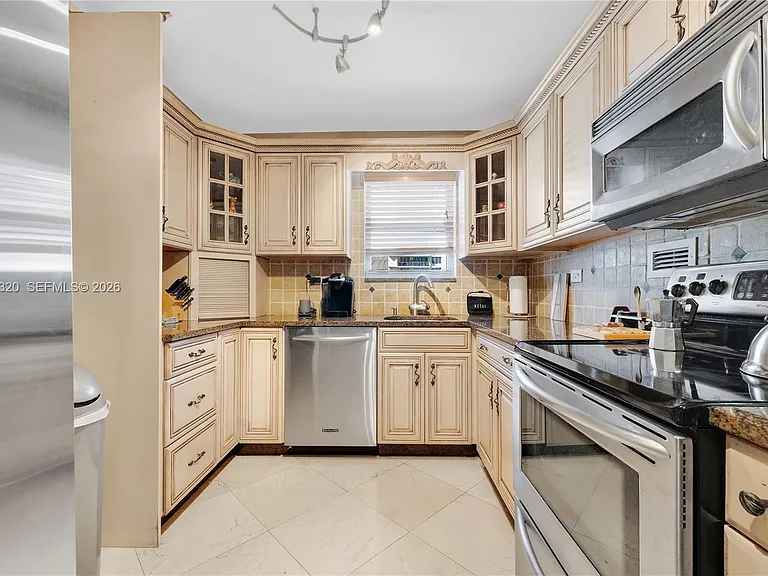 5555 Collins Ave #5B — Photo 10