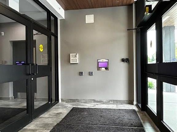 5th image of 140 Main St E #209