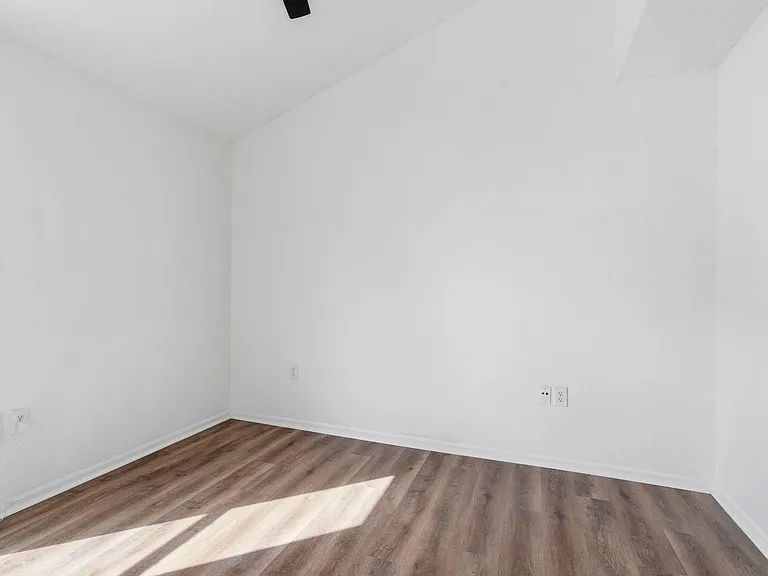 Pickwick Place — Photo 10