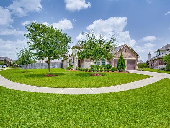 3rd image of 18334 Redoak Manor Ln