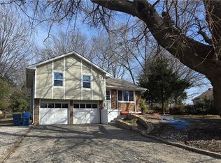 807 Conistor Ln, Liberty, MO 64068