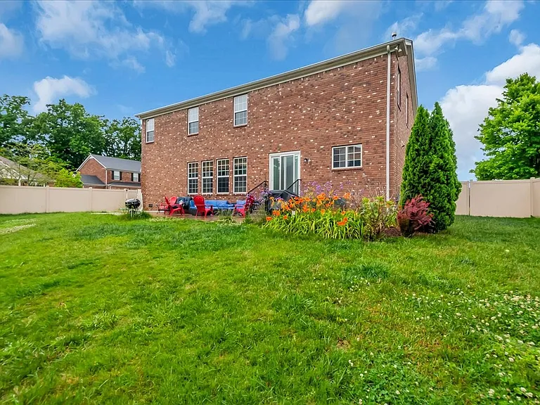 6000 Thrush Ct — Photo 35