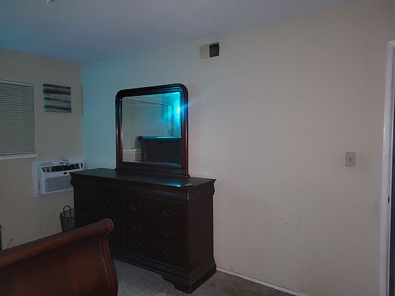 5th image of 1701 E Scotts Ave