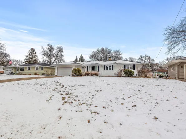 2818 Virginia Ave, Roseville, MN 55113