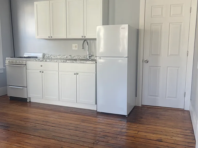 63 Peckham St #4 — Photo 3