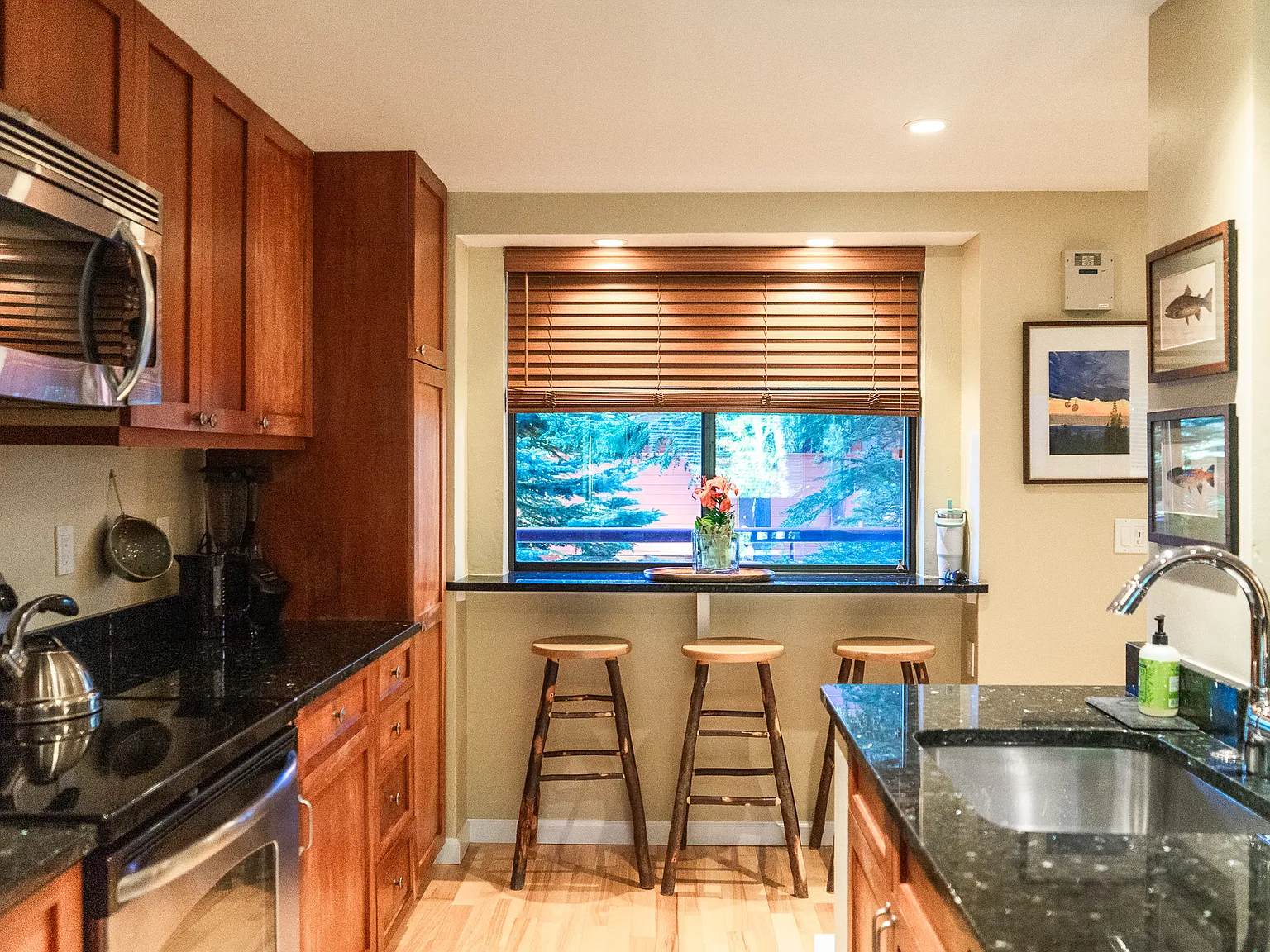 3 bed, 1023 sqft, $10,000 — Photo 4