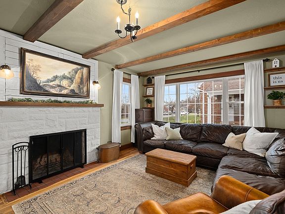 3rd image of 556 Westview Blvd