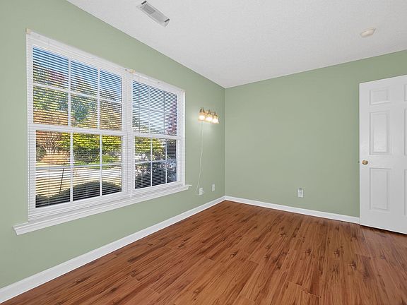 4th image of 108 Acacia Dr