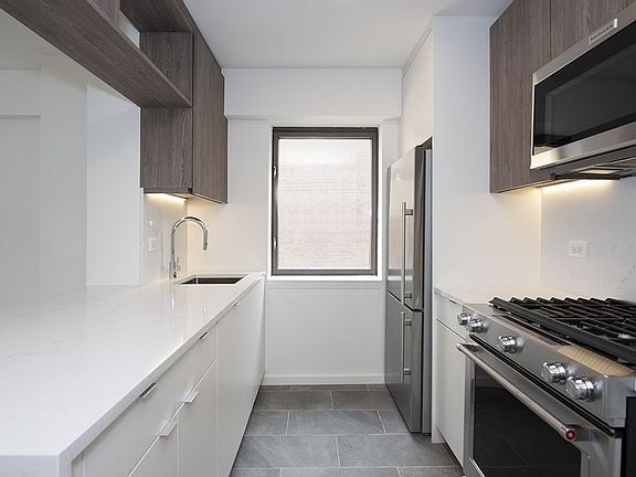 3rd image of 520 W 43rd St APT 29A