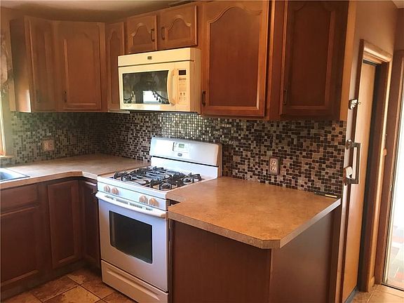 5th image of 29 Birchwood Dr
