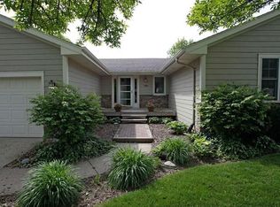 9400 Winston Ave, Urbandale, IA 50322
