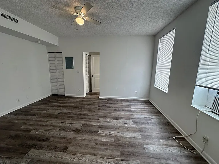2716 S Dixie Hwy — Photo 5