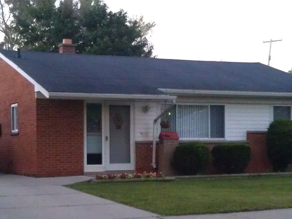 2nd image of 24773 Hanover St