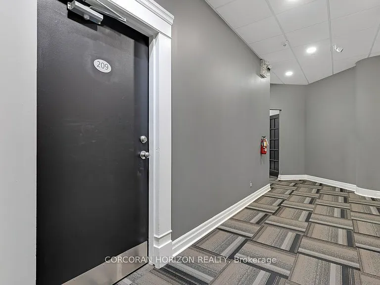 276 King St W #209 — Photo 5