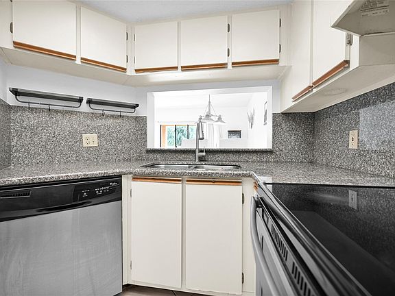 5th image of 5200 NW 31st Avenue #51
