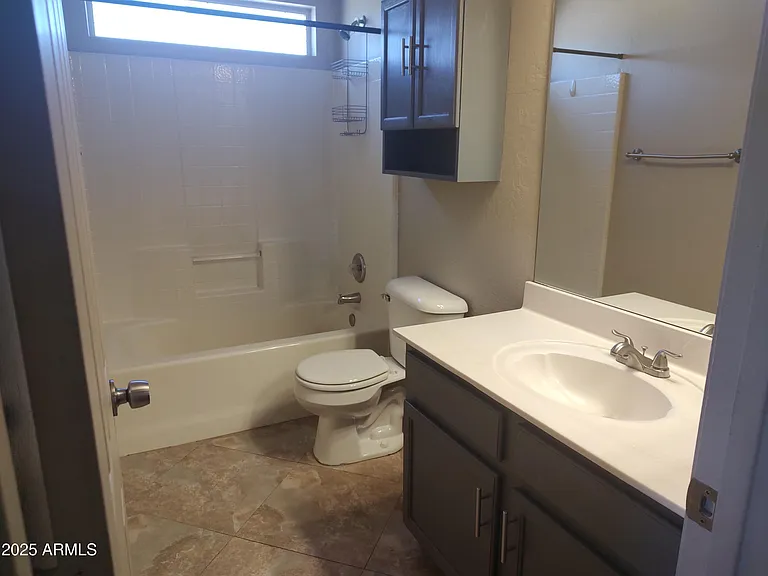 3239 E Kerry Ln — Photo 17