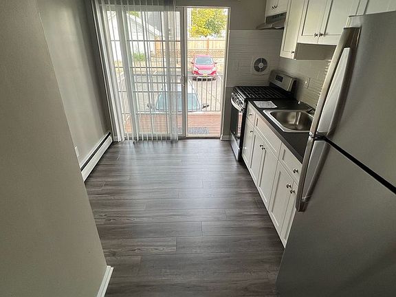 2nd image of 303 Plainfield Ave APT B7