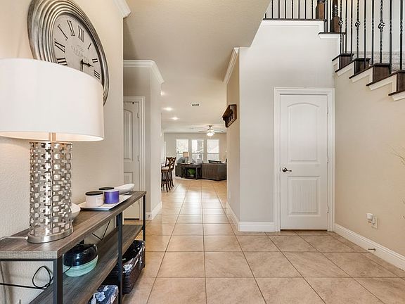 3rd image of 525 Alice Ln