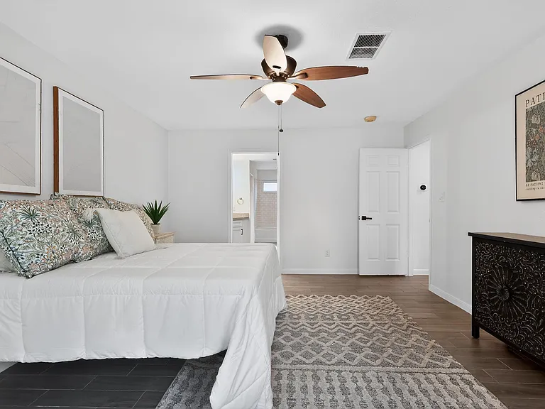 417 W Hillary Cir — Photo 27
