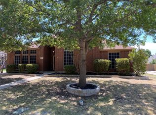 704 Saint Robby Dr, Mansfield, TX 76063