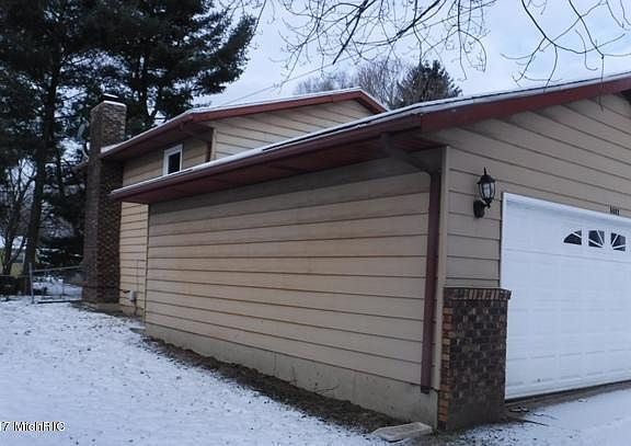 3rd image of 6802 Buckhorn St