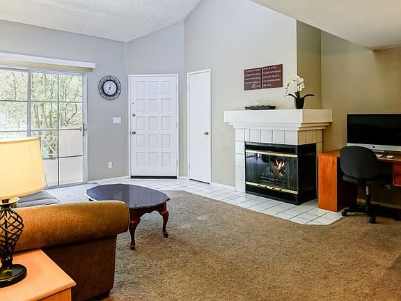 3rd image of 23839 Del Monte Dr Unit 82