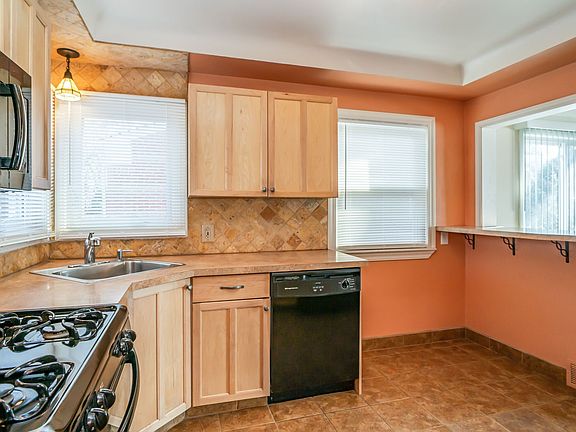 5th image of 28500 Elmira St