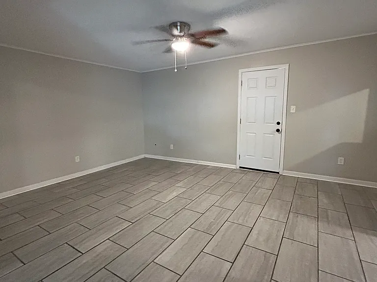 Maywood Cir — Photo 10