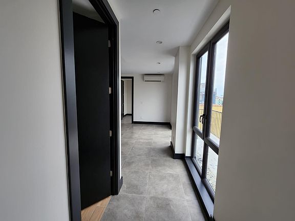 3rd image of 1169 Hoe Ave #5C