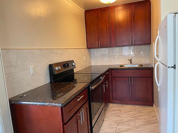 2nd image of 370 23rd Ave APT 4