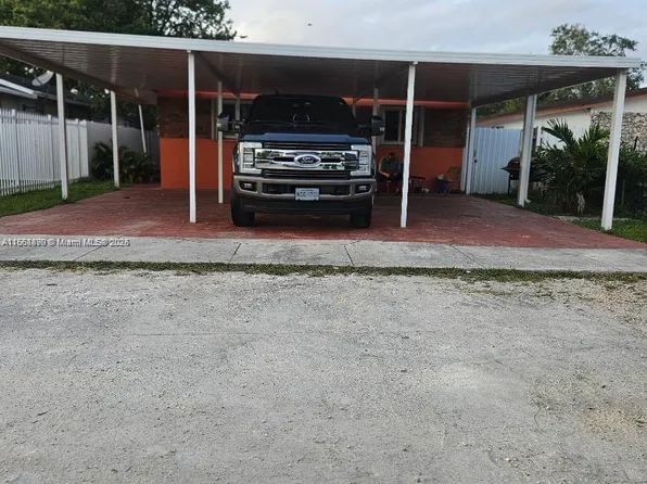 2885 NW 56th St, Miami, FL 33142