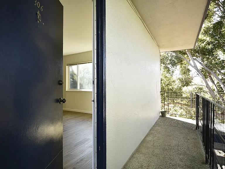 3901 Ruby St — Photo 2